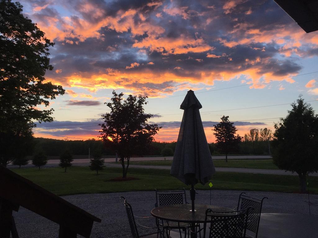 Manitoulin Inn Mindemoya Kültér fotó